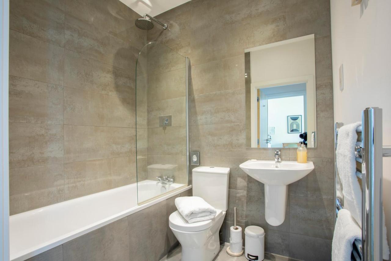 1 Bed Apartment - Redhill Central, Surrey, Gatwick #2 외부 사진