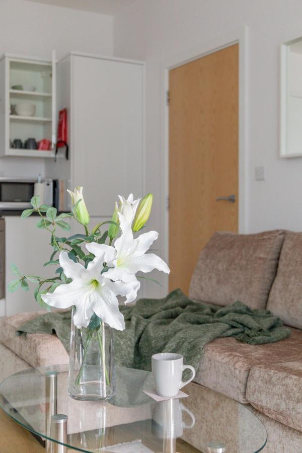 1 Bed Apartment - Redhill Central, Surrey, Gatwick #2 외부 사진